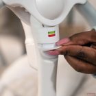 INGENUITY Átalakítható rezgő hinta adapterrel és dallamokkal Wynn™ 2in1, 0hó+ 9 kg-ig