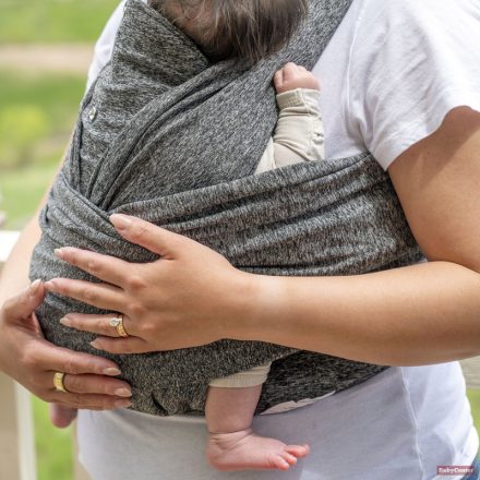 Chicco Boppy® Comfy Evolution hordozókendő 3,5-15kg-ig (grey)