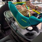 Maxi-Cosi Coral 2023 i-Size moduláris babahordozó (45-75cm) Essential graphite